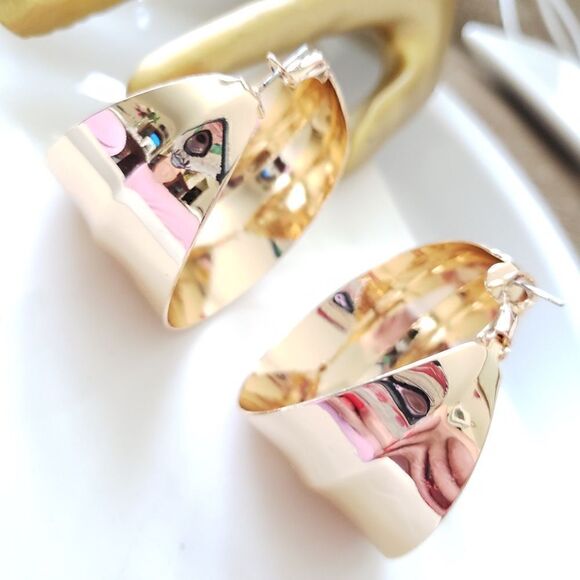 New! Zara Bright Golden Hoop Earrings - Picture 2 of 10